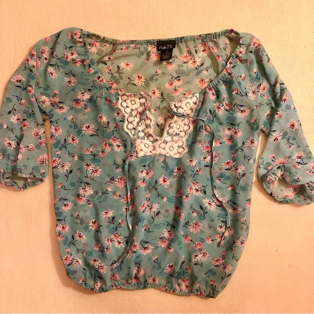 Rue 21 Floral Blouse Light Blue w/ Pink Flowers Size Small Romantic Coquette
